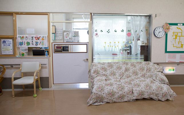 花柄ソファの居室