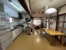 キッチンとダイニング