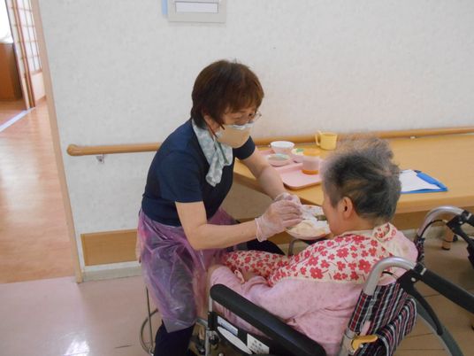 親身な介助の様子