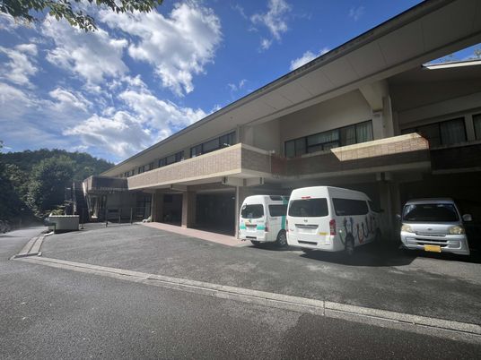 屋根付きの駐車場