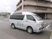 送迎車と建物外観  