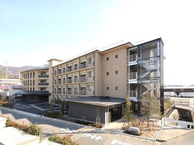 多階層の建物外観