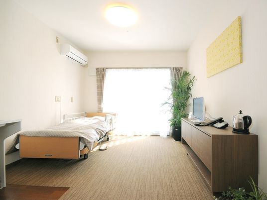 明るく広々とした居室