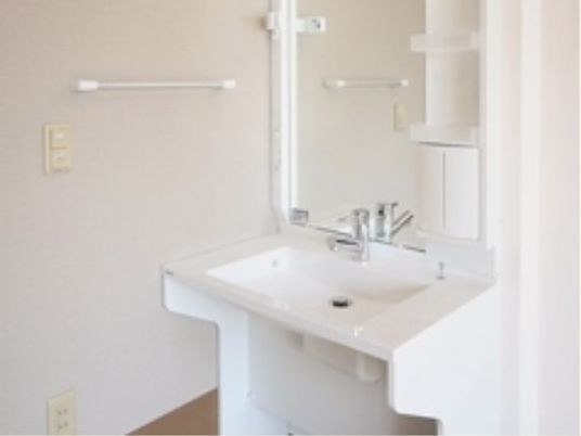 明るい清潔な洗面台