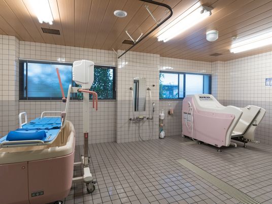 清潔な介護浴室