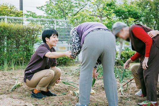 植物の世話をする庭
