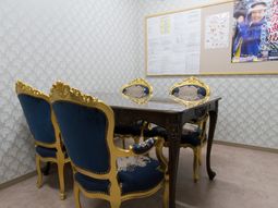 豪華な椅子のある休憩室