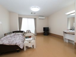 広々とした明るい居室