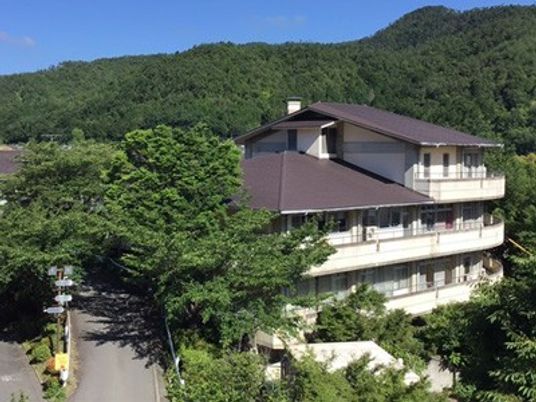 山あいの建物外観  