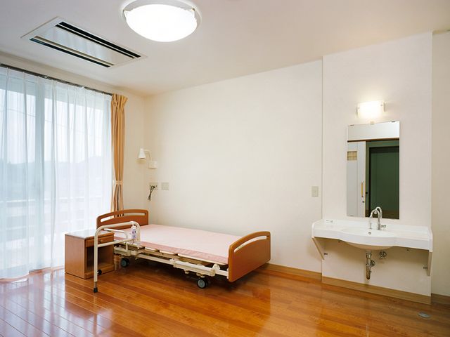 快適な居室 居室 日差しが差し込む明るい居室です。清潔感あふれる空間で、リラックスして過ごせます。