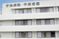 白い外観の建物