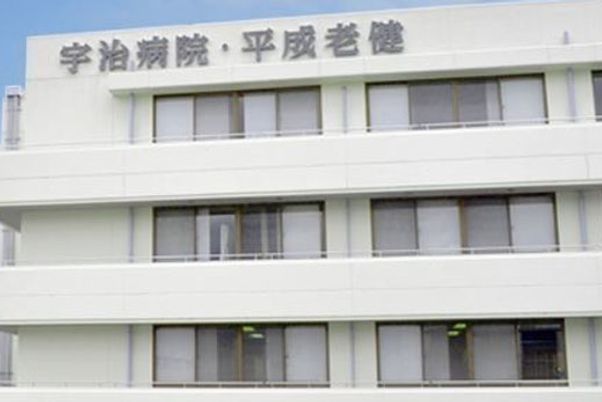 白い外観の建物