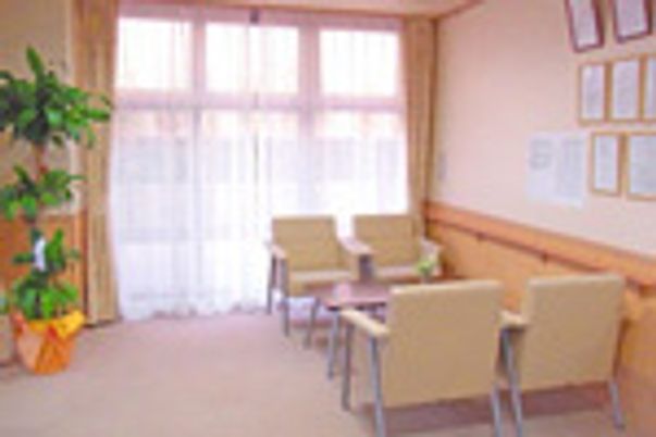 採光豊かな休憩スペース