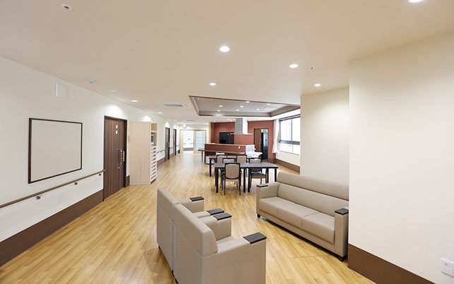 広々とした空間のラウンジ