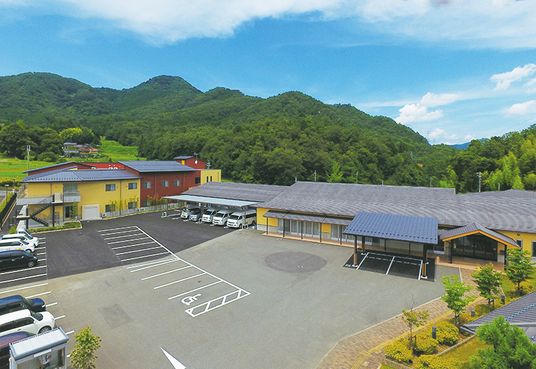 広々とした外観