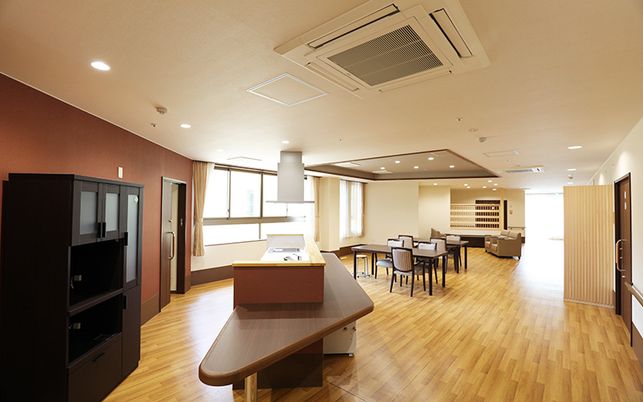 広々としたラウンジ