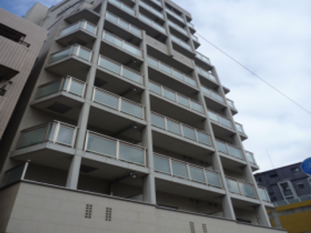 高層の外観 外観 各階に広いバルコニーが配置された建物です。庭の緑が外からも楽しめる設計となっています。