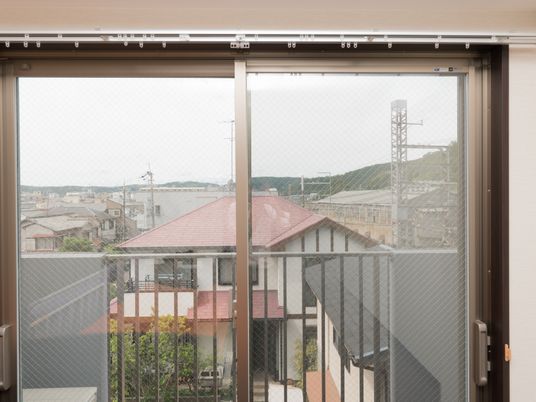 明るい窓の景色