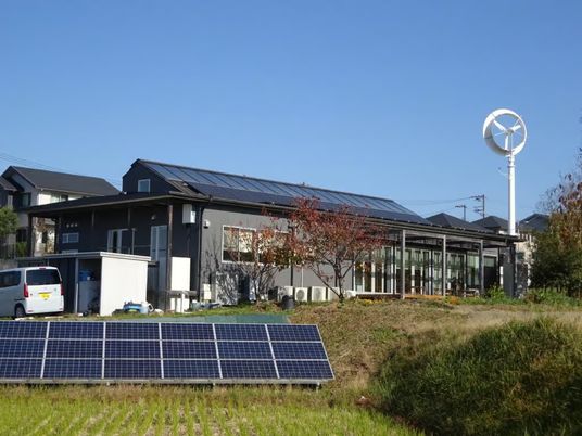 太陽光のある外観  