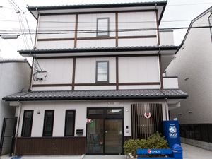 和風デザインの建物正面