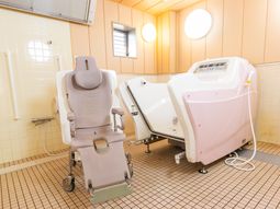 機能的な機器の浴室