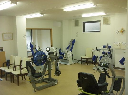 運動機器が並ぶ部屋