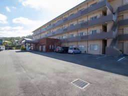 広々とした建物の外観