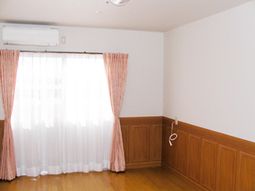落ち着いた雰囲気の居室