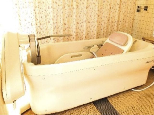 快適な個浴室 浴室 ゆったりとした個浴室で、安心して入浴が楽しめます。リラックスした時間を過ごせます。