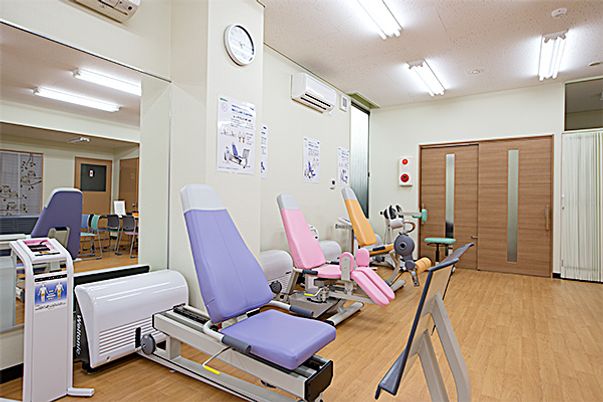 運動器具が揃う訓練室