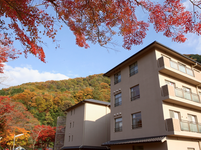 緑豊かな外観 外観 豊かな自然に囲まれた施設外観です。清々しい川のせせらぎが心地良い環境を提供しています。