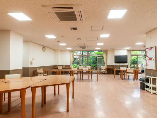 広々としたダイニングルーム