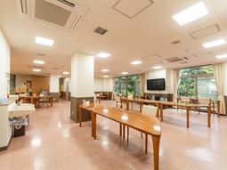 自然光が入る共用スペース