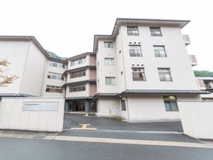 入口がある建物外観