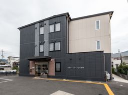 現代的な外観の建物