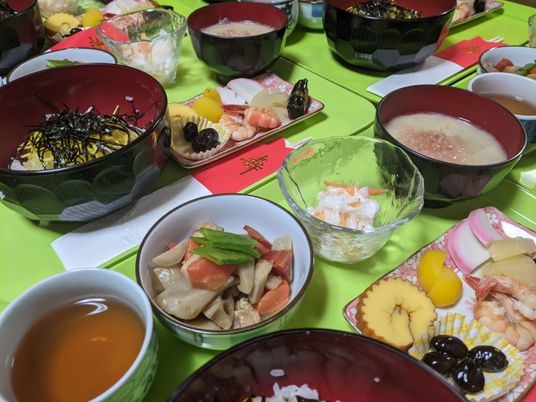 和食料理が並ぶテーブル