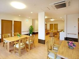 明るいダイニングスペース