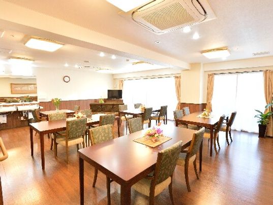 明るく広々としたダイニング