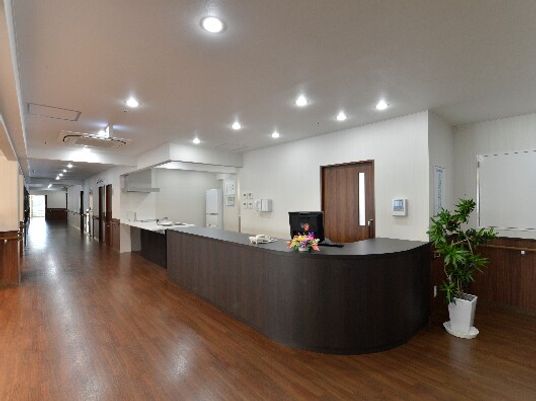 広々とした清潔なフロント