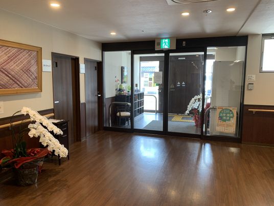 エントランスの明るい空間