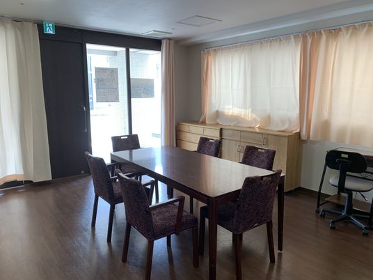 ゆったりとしたダイニングルーム