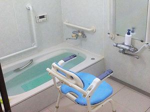 浴室の介助椅子  