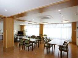 明るい食堂の様子