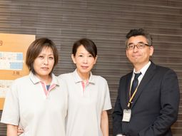 スタッフの笑顔の集合