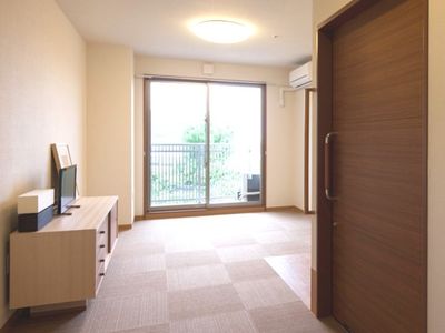 明るい居室の一角