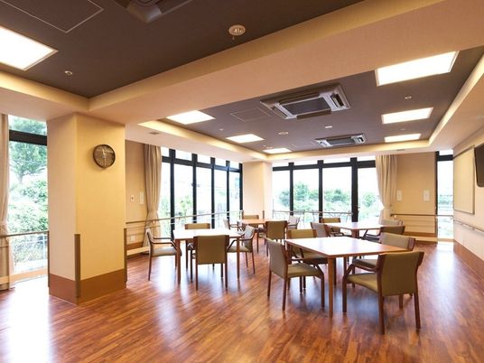 広々とした快適ダイニング