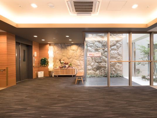 暖かみのあるエントランス