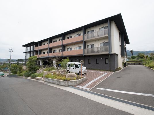 静かな住宅風景の外観