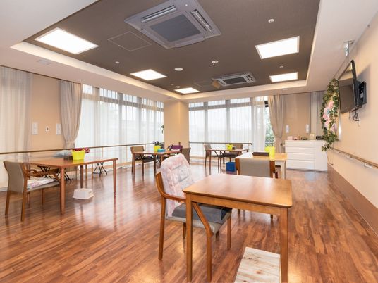 広々とした明るい居室