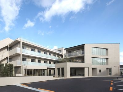 モダンな建物の外観